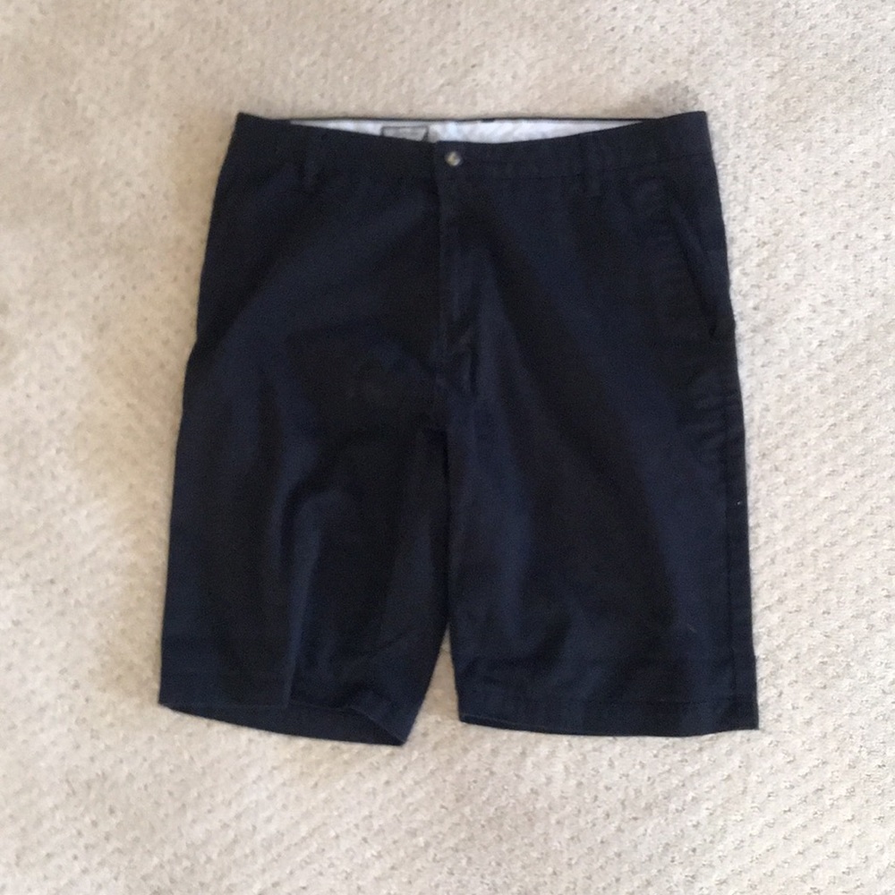 Black Volcom Shorts “Size 34”